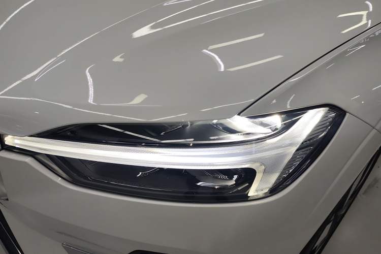 Used Volvo XC60 New Energy 2025 Plug-in Hybrid Long-Range All-Wheel Drive Smart Luxury Edition
