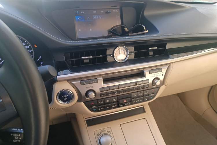 Used Lexus ES 2013 300h Elite Edition