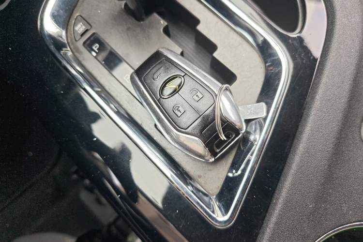 Used Soueast DX7 2015 1.5T Automatic Prestige Model
