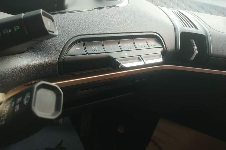 Used Baojun KiWi EV 2021 Artist Model Lithium Iron Phosphate
