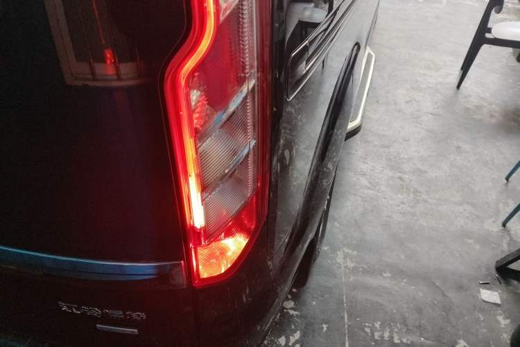 Used Ford Tourneo Custom 2016 2.0T Manual Elite Version
