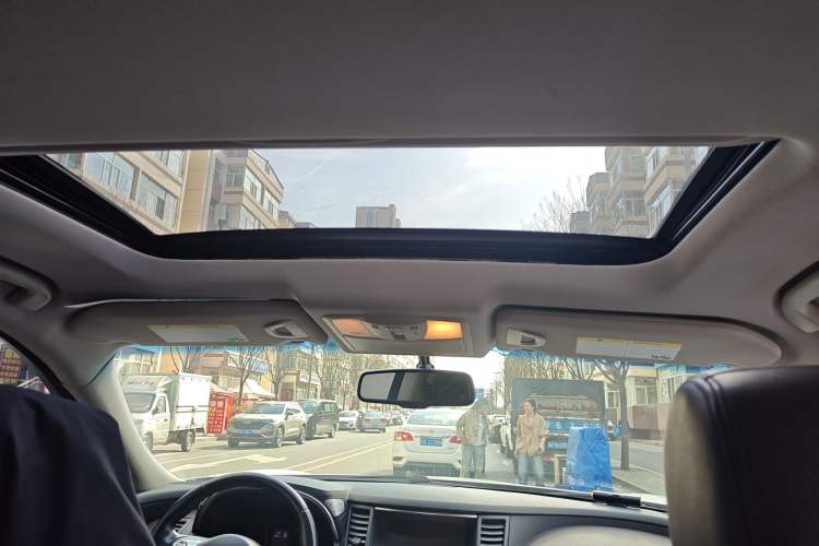 Used Infiniti QX70  Headliner