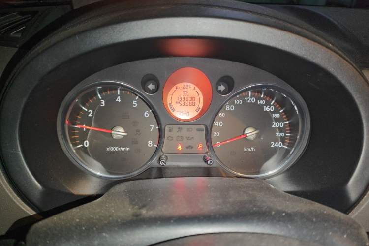 Used Nissan X-Trail 2010 2.5L CVT Luxury Edition 4WD Odometer Close Up