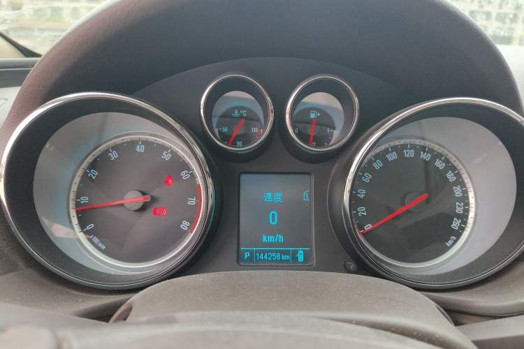 Used Buick Regal 2014 2.0L Leading Fashion Edition Instrument Cluster