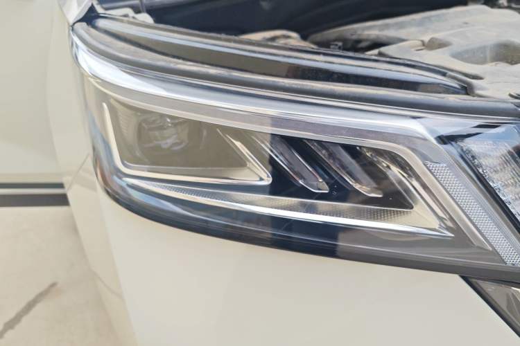 Used Wuling Asta 2021 1.5T CVT Star曜 Edition Right Front Headlight