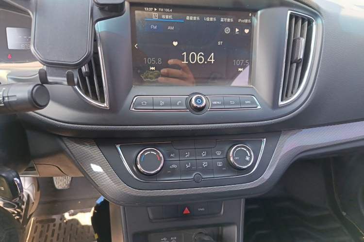 Used Roewe 360 2015 1.5L Manual Luxury Edition Audio And AC Panel