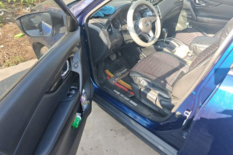 Used Nissan X-Trail 2017 2.0L CVT Comfort Edition 2WD Driver Seat