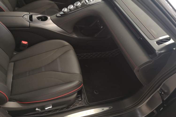 Used ORA Lightning Cat 2024 Dark Night Edition 555km Prestige Version Right Front Seat