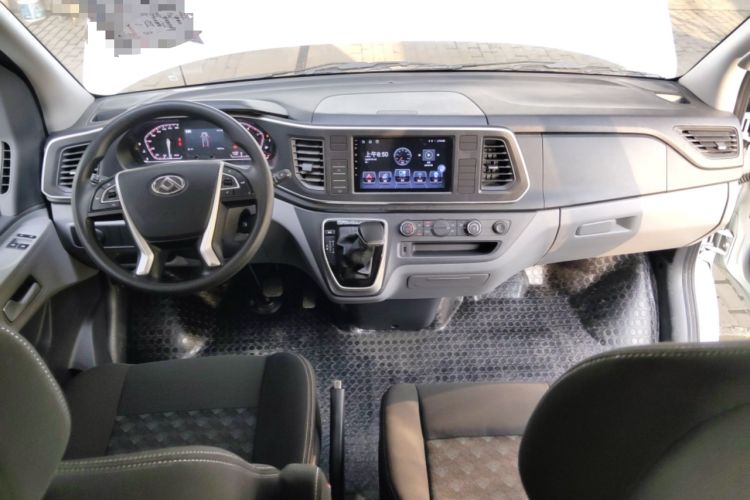 Used SAIC MAXUS Xintu V80 2024 Aotong Value Edition 6AMT Short Wheelbase Mid-Roof Model 127 Ps 5/6 Seats
