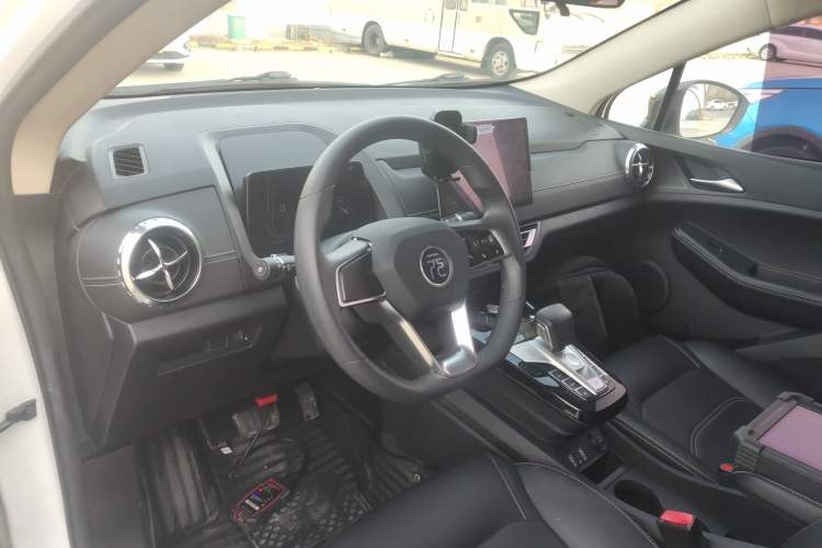 Used BYD Yuan New Energy 2019 EV535 Smart Connect Trendsetting Model Center Console