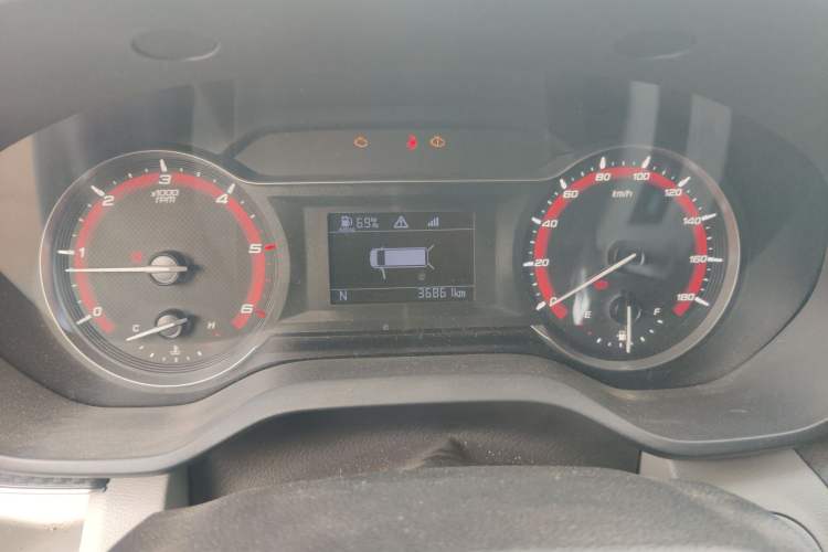 Used SAIC MAXUS Xintu V90 2022 2.0T AMT Yunjie Front-Wheel-Drive Long Wheelbase High-Roof Single-Tire Rear 7-Seater
