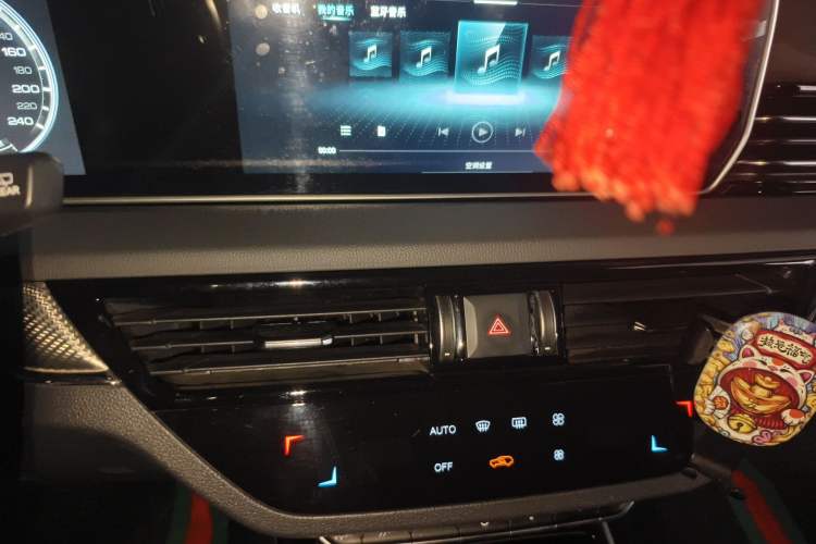 Used Hongqi HS5 2019 2.0T Smart Connect Flagship Edition Audio And AC Panel