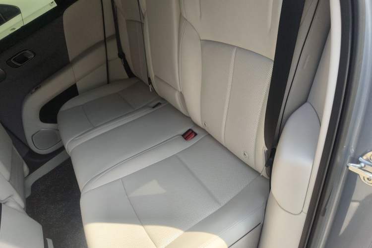 Used Li Auto i6 2025 Model Four-Wheel-Drive Standard Type
