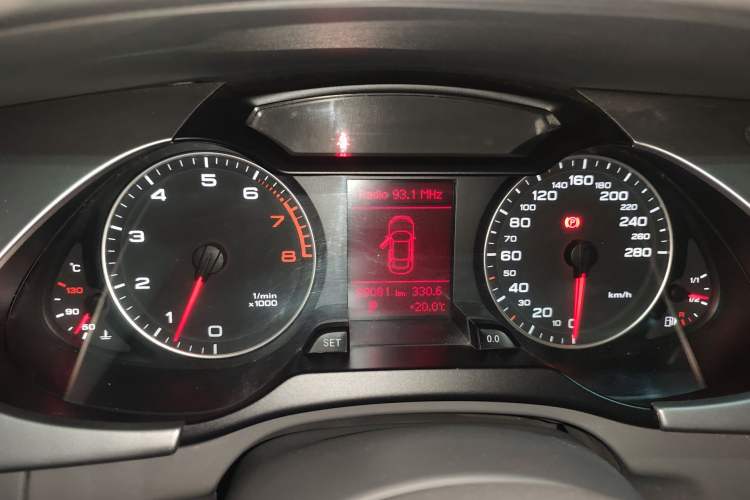 Used Audi A4L 2012 2.0 TFSI automatic standard version Instrument Cluster