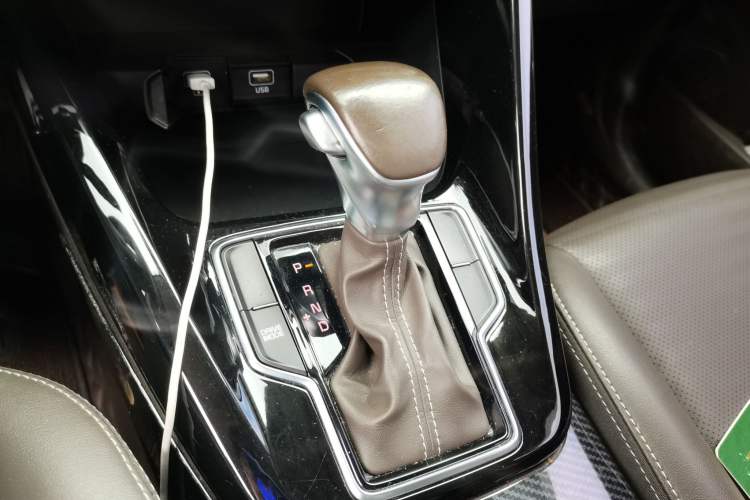 Used Kia Sportage R 2019 2.0L Automatic Smart Luxury Edition Gear Lever