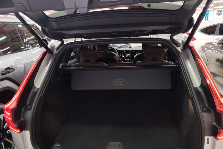 Used Volvo XC60 2024 B5 4x4 Smart Luxury Edition