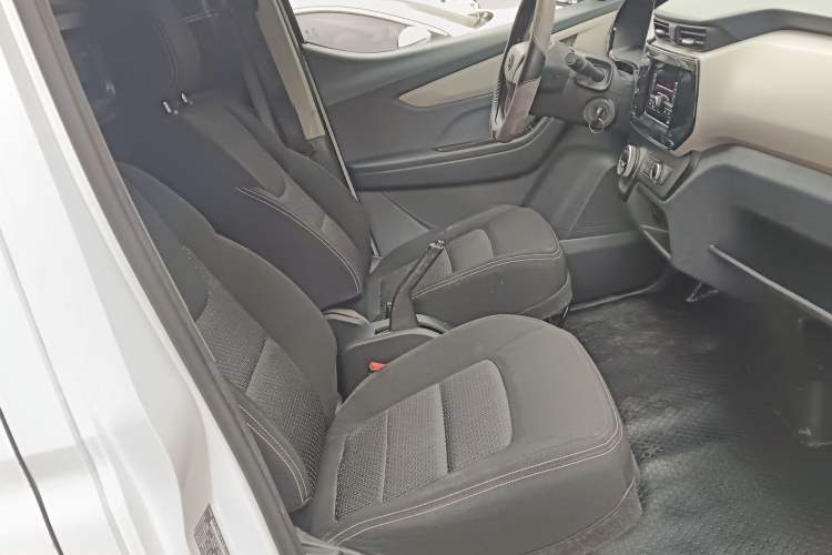 Used SAIC MAXUS EV30 2023 Pure-Electric Smart Logistics Expert with Long Wheelbase Guoxuan