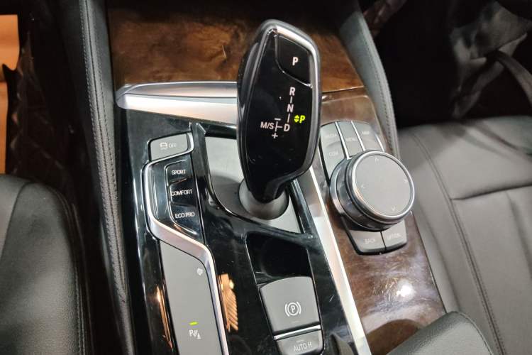 Used BMW 5 Series 2018 525Li Luxury Package Gear Lever