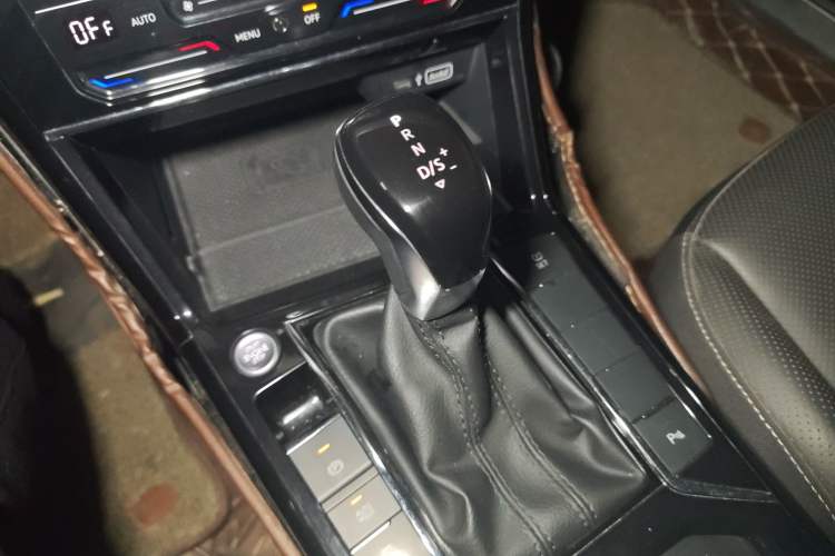 Used Volkswagen Passat 2020 Revised Version 330TSI Luxury Edition China VI Standard
