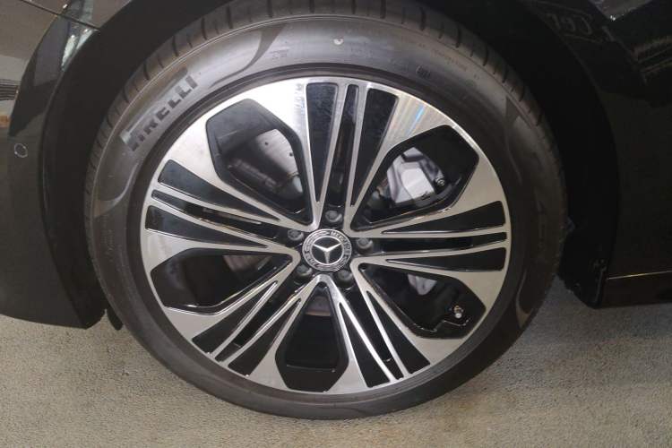 Used Mercedes-Benz E-Class New Energy 2024 E 350 e L Plug-in Hybrid Sedan
