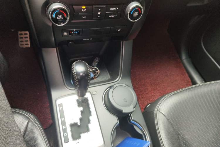 Used Kia Sorento 2012 2.4L Gasoline Supreme Edition Gear Lever