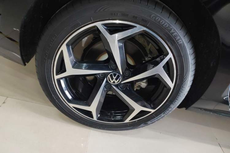 Used Volkswagen Passat 2024 380TSI Starry Elite Edition Right Rear Wheel Hub