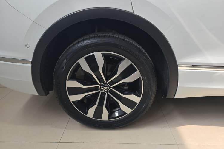 Used Volkswagen Tiguan L 2023 330TSI Automatic Two-Wheel Drive R-Line Enjoyment Edition Right Rear Wheel Hub
