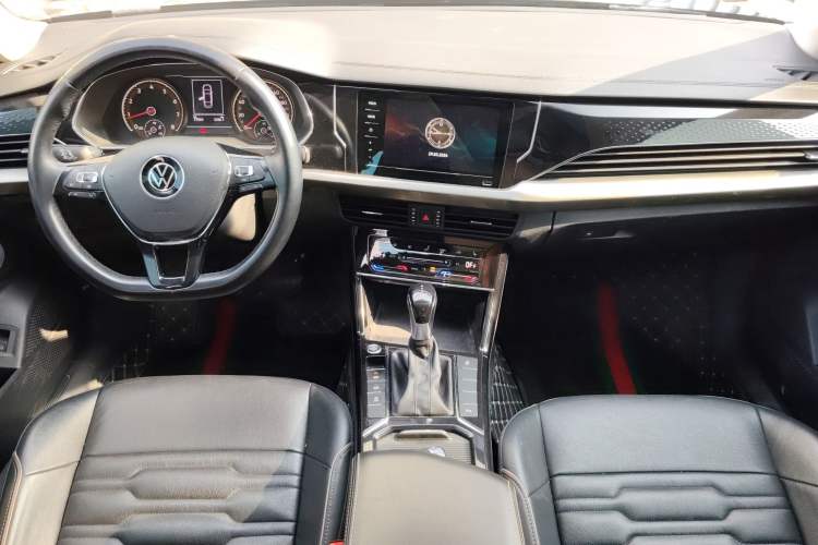 Used Volkswagen Passat 2020 Facelift 330TSI Elite Edition China VI Standard
