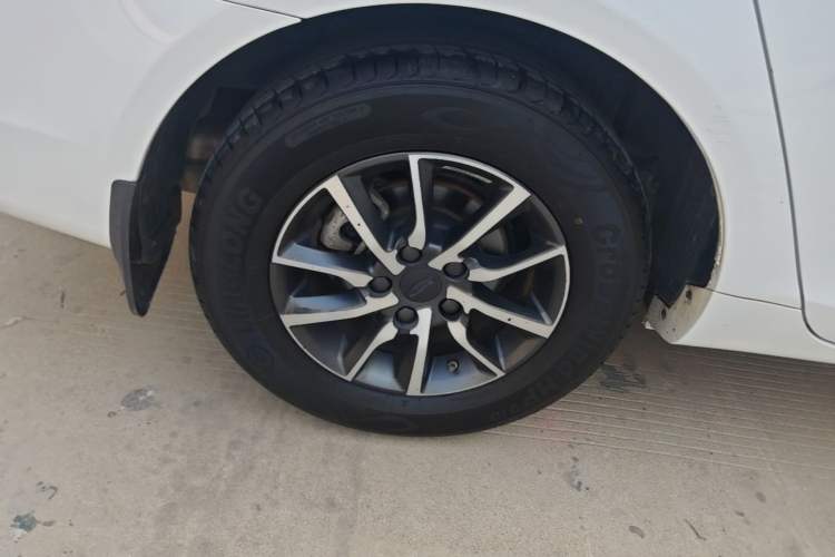 Used Geely Auto Emgrand 2019 Leading Edition 1.5L Manual Luxury Model China VI Standard Right Rear Wheel Hub