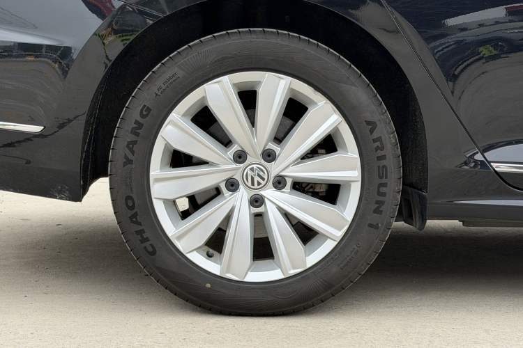 Used Volkswagen Passat 2020 330TSI Elite Edition China VI Right Rear Wheel Hub