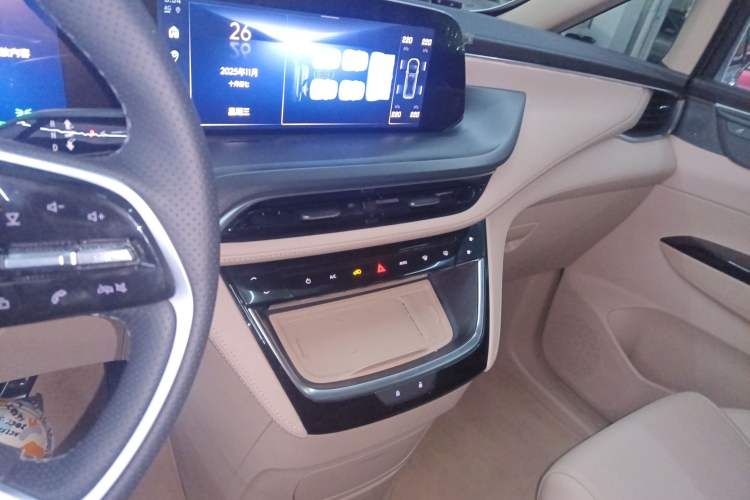 Used Buick GL8 New Energy 2025 Lu Shang Luxury Edition 7-Seater