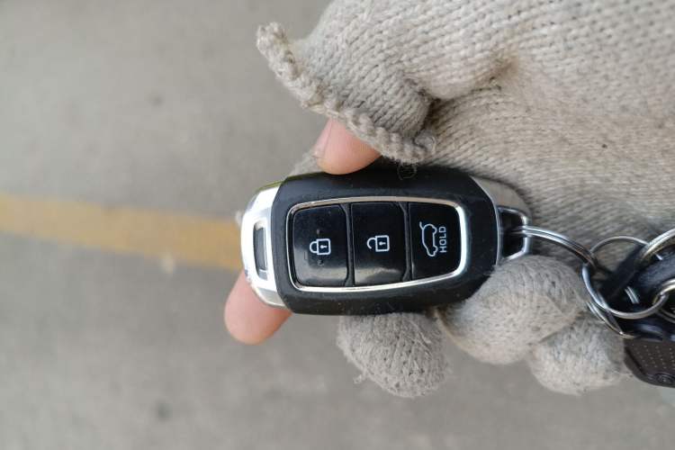 Used Hyundai ENCINO 2018 1.6T Dual-Clutch ZhiPao Edition China V Standard Vehicle Key