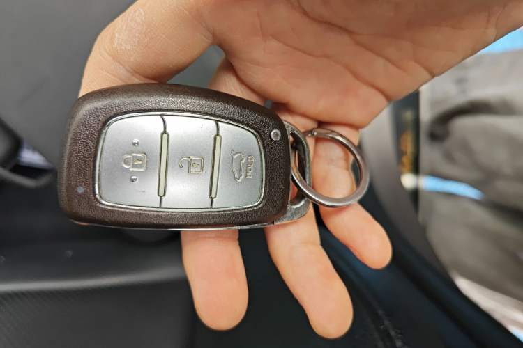 Used Hyundai ix35 2013 2.0L Automatic Two-Wheel Drive Smart GLS China IV Standard Vehicle Key