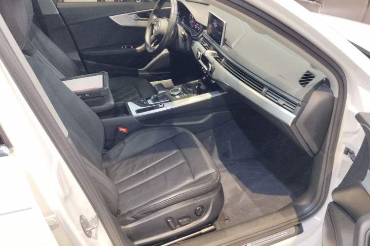 Used Audi A4L 2018 30th Anniversary Edition 40 TFSI Fashion Model