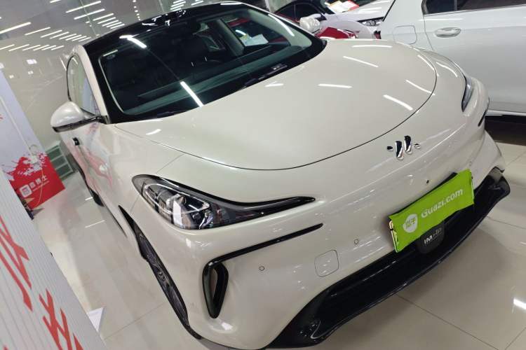 Used IM LS6 2023 Max Standard Edition Front Right 45 Deg