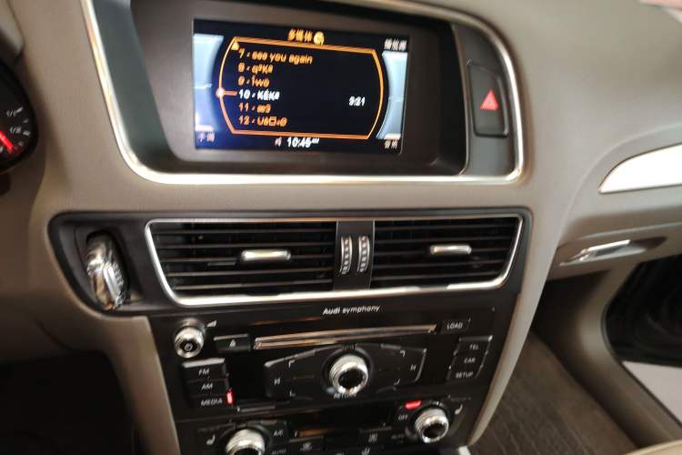 Used Audi Q5 2015 40 TFSI Technology Edition Audio And AC Panel