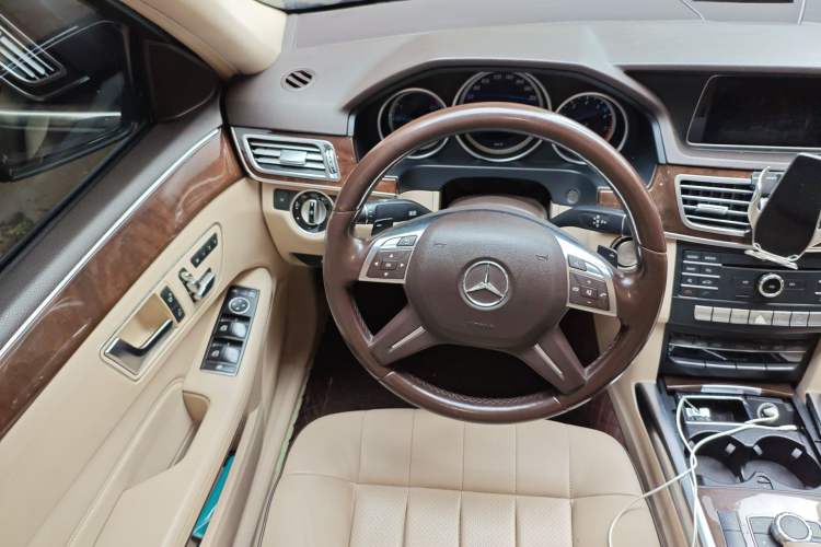 Used Mercedes-Benz E-Class 2015 Facelift E 200 L