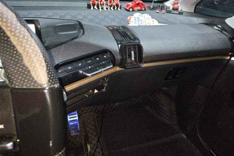 Used Baojun KiWi EV 2021 Artist Model Ternary Lithium Audio And AC Panel