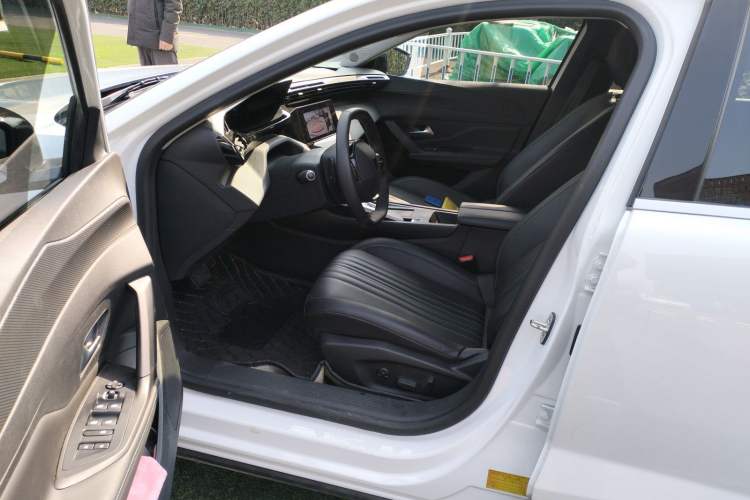 Used Peugeot 408X 2023 Charm Version
