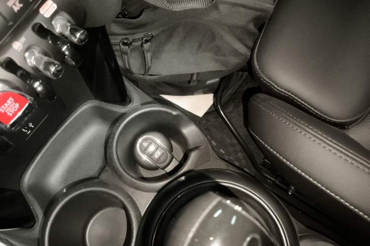 Used MINI MINI 2023 Updated 1.5T COOPER Artist
