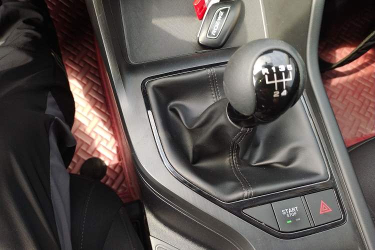 Used Roewe i5 2023 1.5L Manual Comfort Edition Gear Lever