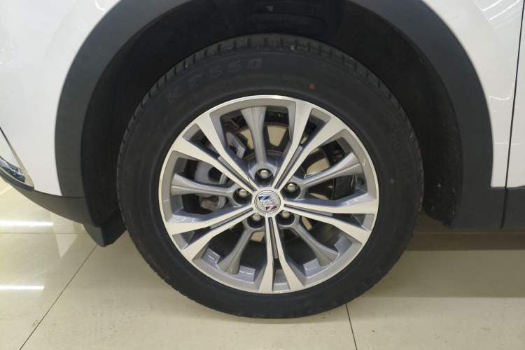 Used Buick Envision 2021 Encore Plus 652T 7-Seater Four-Wheel-Drive Luxury Model Left Front Wheel Hub