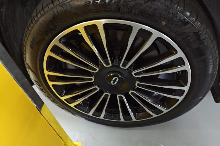 Used Hima AITO M7 2024 1.5T Four-Wheel Drive Plus Version 5 Seats Exterior 4