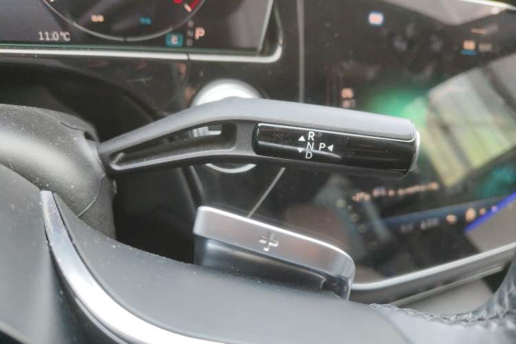 Used Mercedes-Benz E-Class 2024 E 300 L Luxury Model Gear Lever