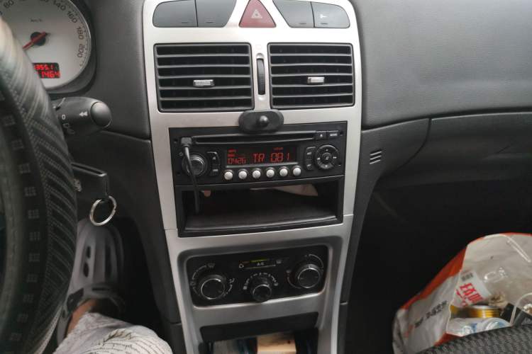 Used Peugeot 307 2012 Hatchback 1.6L Manual Comfort Edition
