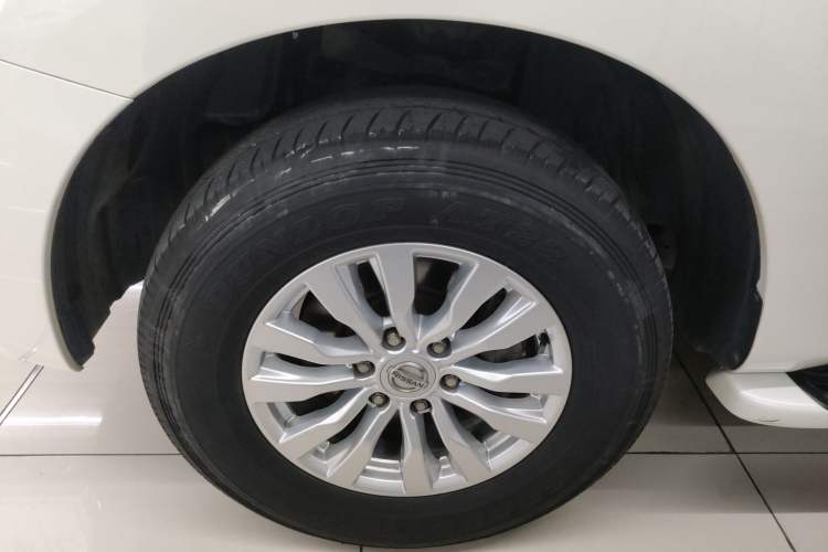 Used Nissan Patrol 2018 Y62 4.0 XE Middle East Left Front Wheel Hub