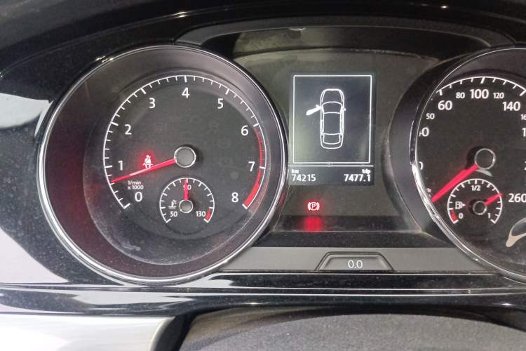 Used Volkswagen Lamando 2015 280TSI DSG Comfort Edition Odometer Close Up