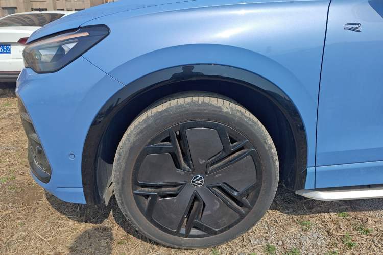 Used Volkswagen Tiguan L 2024 PRO 380TSI Four-Wheel Drive R-Line Prestige Edition Left Front Wheel Hub