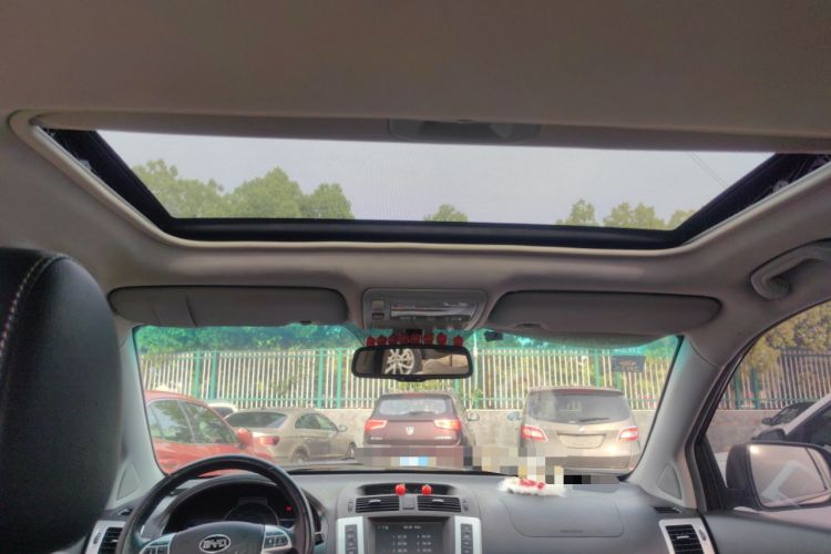 Used BYD S6 2013 Platinum Edition 2.4L Automatic Luxury Model Headliner