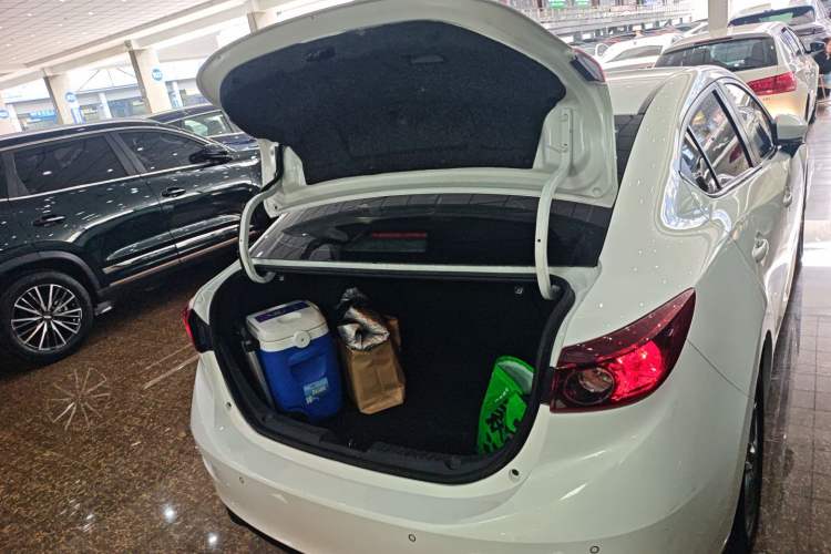 Used Mazda 3 Axela 2017 Sedan 1.5L Automatic Comfort Model China VI Standard Trunk